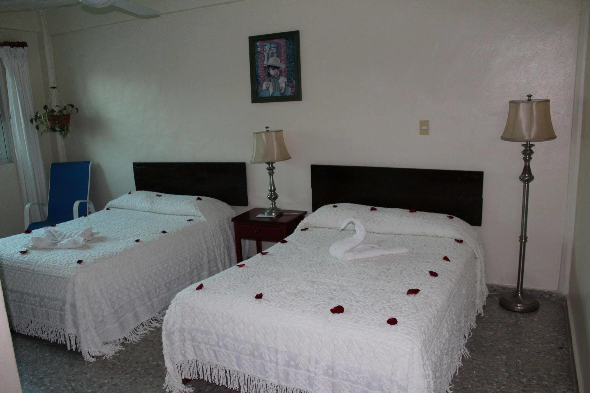 Boutique Hotel Delfin 5Th Avenue Playa del Carmen Esterno foto