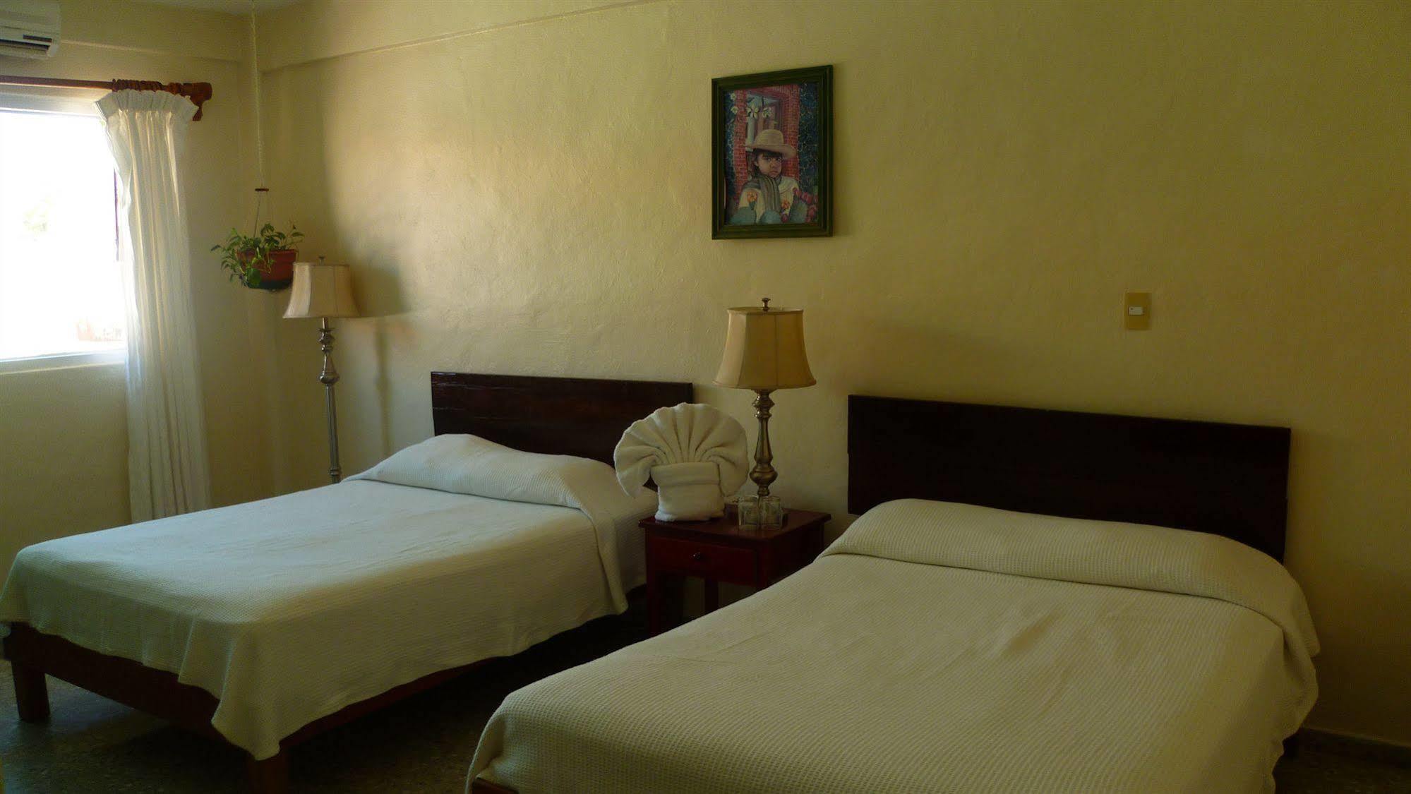 Boutique Hotel Delfin 5Th Avenue Playa del Carmen Esterno foto